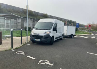 Le stand bien chargé dans le camion